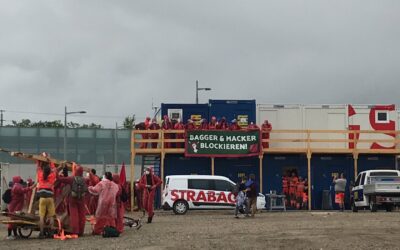LobauBleibt: Stadtautobahn-Baustelle „Wüste“ von Hunderten wiederbesetzt