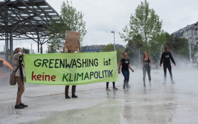 LobauBleibt: Aktivist:innen protestieren am Praterstern gegen Greenwashing von Michael Ludwig und Ulli Sima